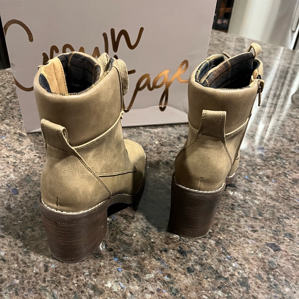 Crown Vintage Women’s Booties
